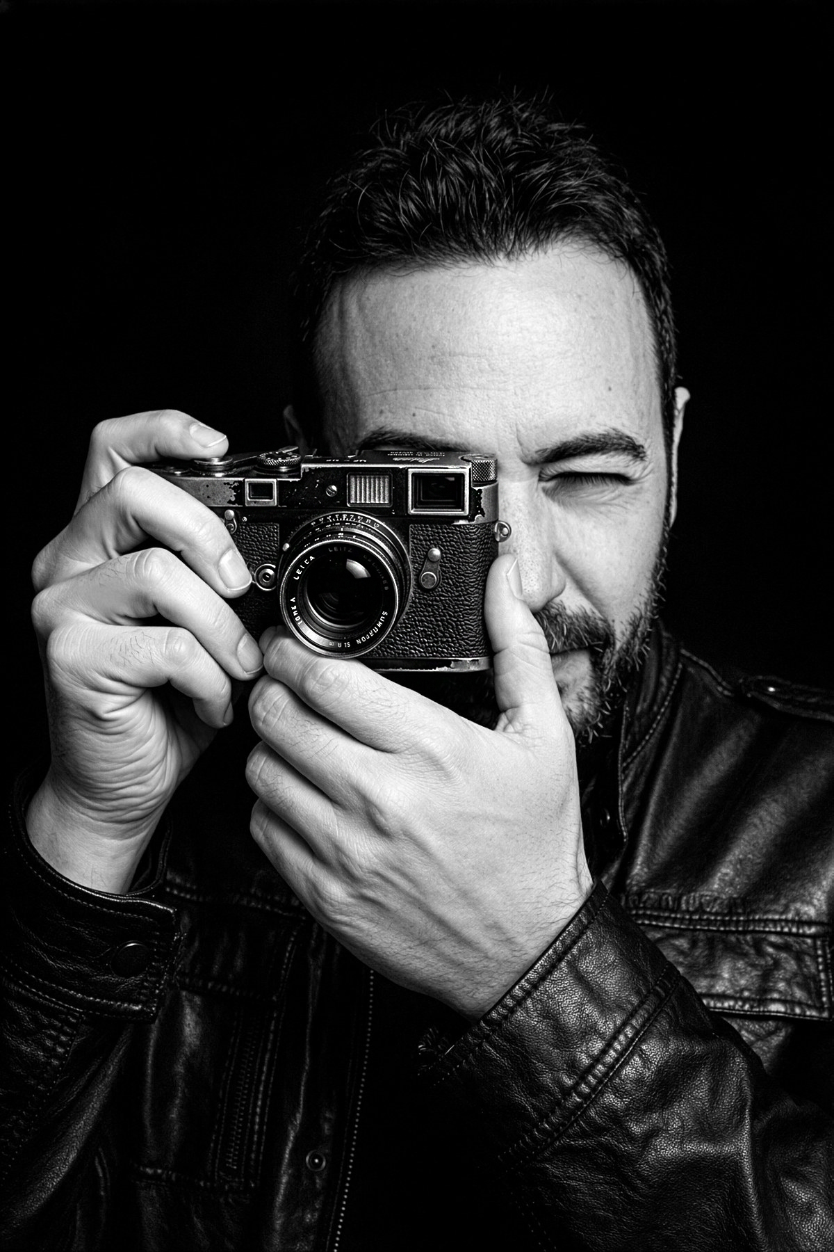 Fotoğraf makinesiyle Ali Alışır